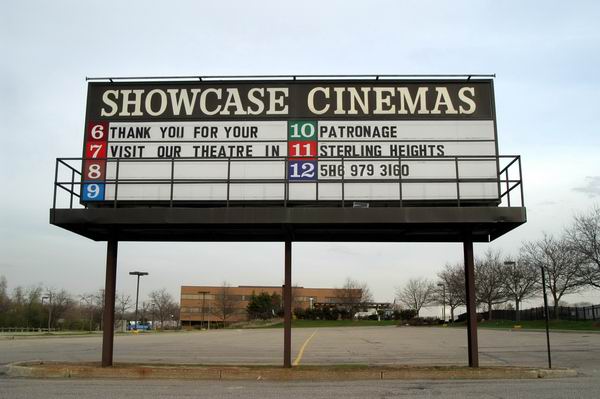 Showcase Cinemas Pontiac 6-12 - April 2003 (newer photo)